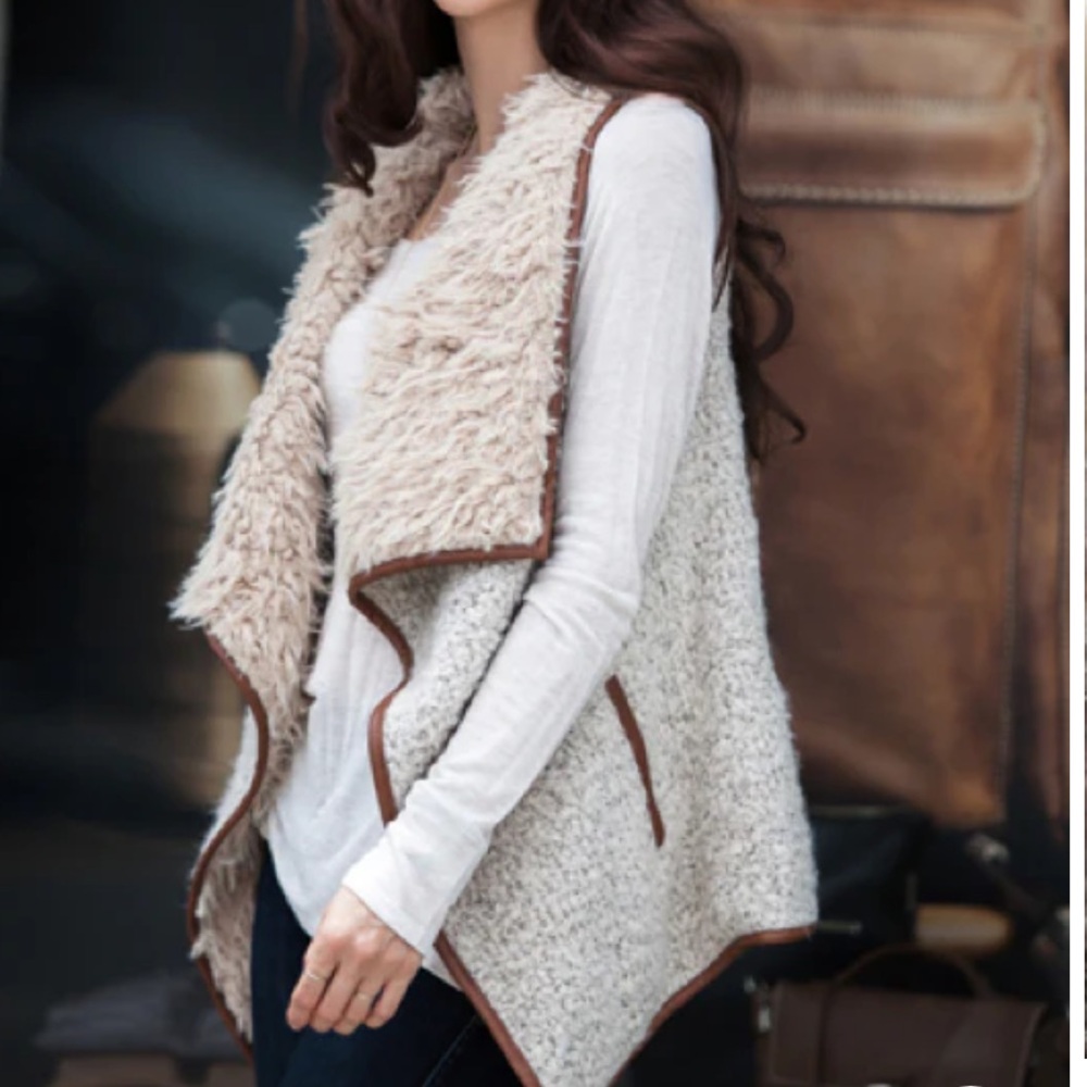 Love Tree Open Sherpa Vest with Pockets